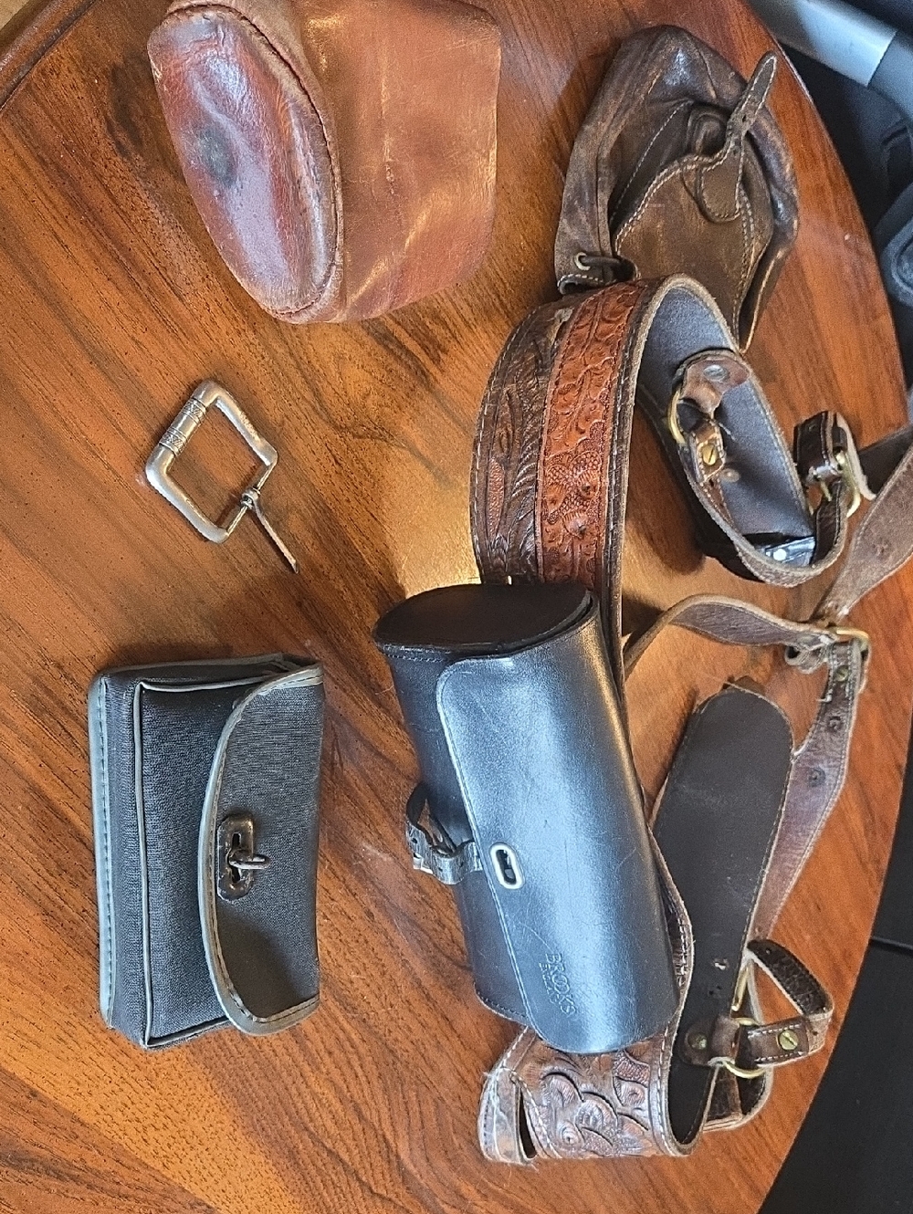 vintage-style western cowboy hand-tooled leather belt rigs holsters Military Diy